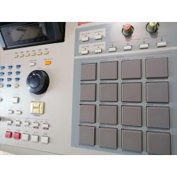 Akai MPC2000XL Sampler/Sequencer