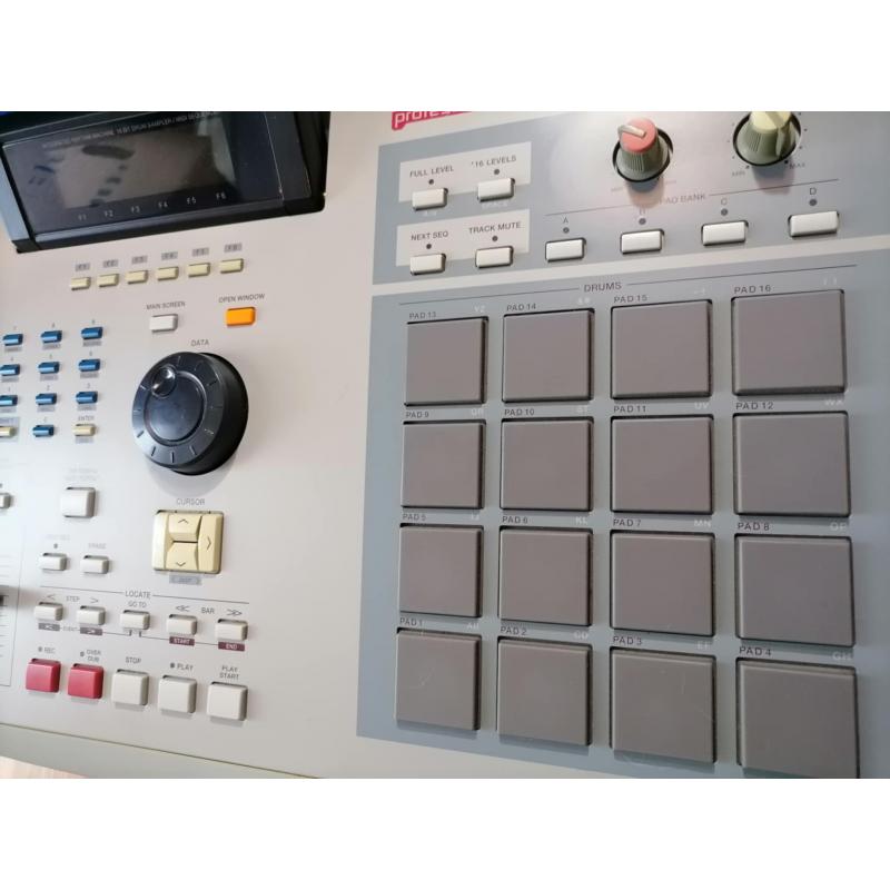 Akai MPC2000XL Sampler/Sequencer