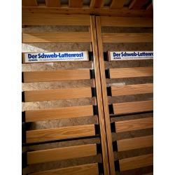 Houten bed met matras en lattenbodem 140x200