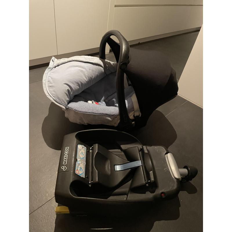 Maxi cosi incl. winterhoes met 2x easyfix voor 2 auto’s