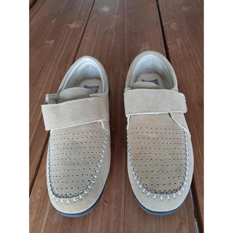 Lederen schoenen met klittenband sluiting maat 43