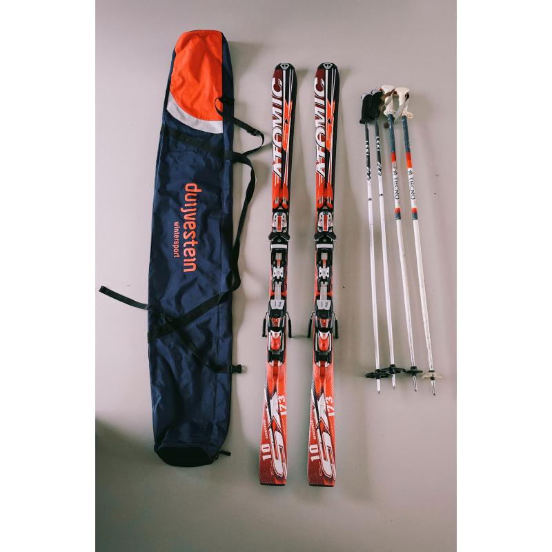 Complete Atomic ski-set – degelijk, verzorgd en klaar voor de piste