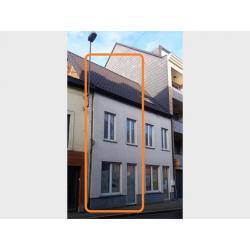 Huis te huur (2 slpks) met rustige koer