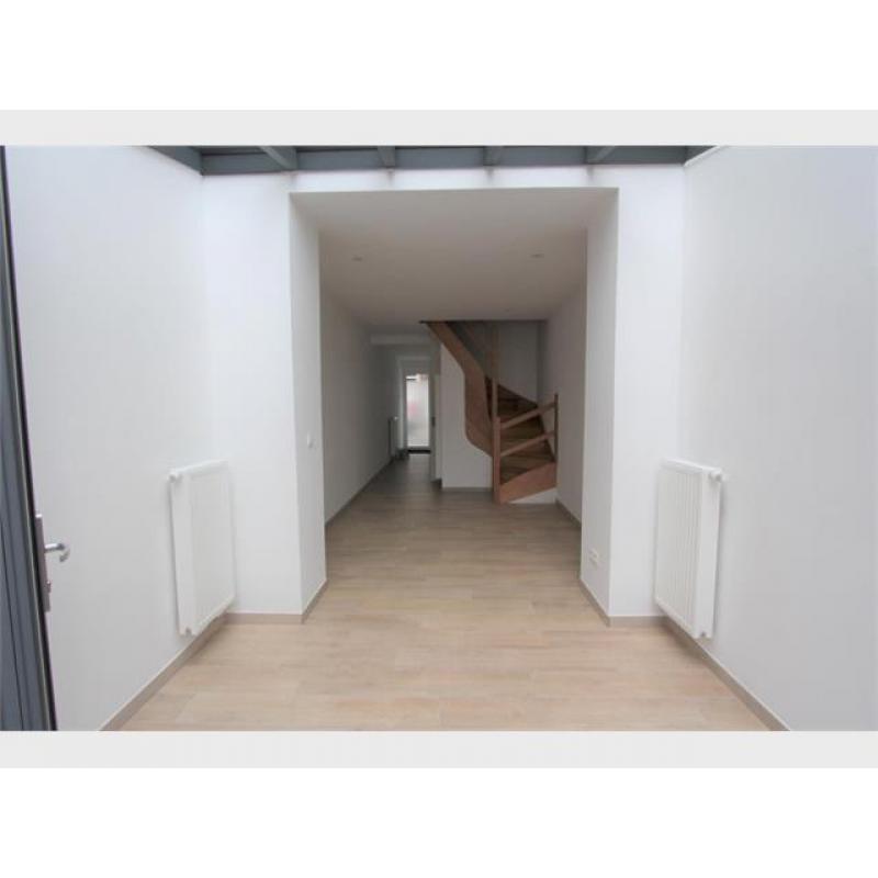 Huis te huur (2 slpks) met rustige koer