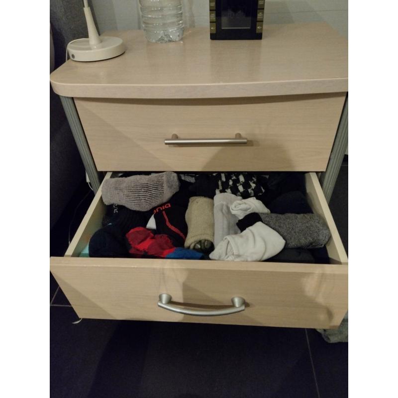 2 nachtkastjes