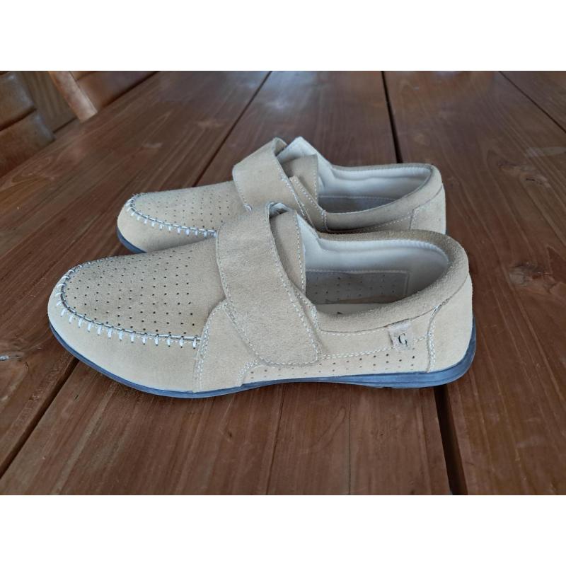 Lederen schoenen met klittenband sluiting maat 43