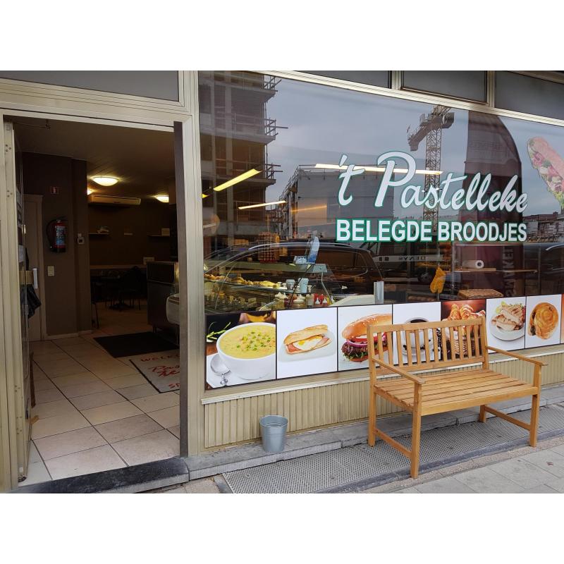 SNACKBAR-BROODJESZAAK in drukke omgeving