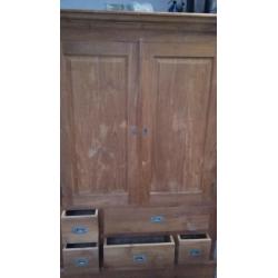 hoge teakhouten kast