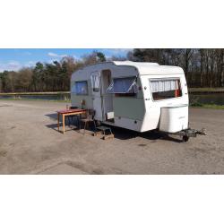 Oldtimer Rover TC 2000   caravan Sprite Musketeer jaren 70'