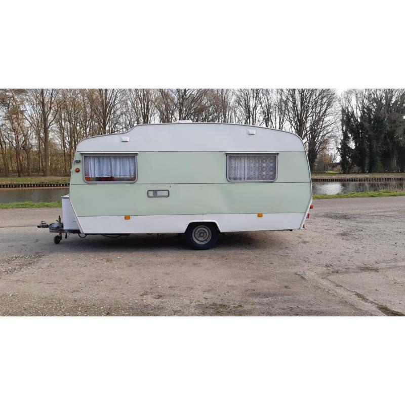 Oldtimer Rover TC 2000   caravan Sprite Musketeer jaren 70'