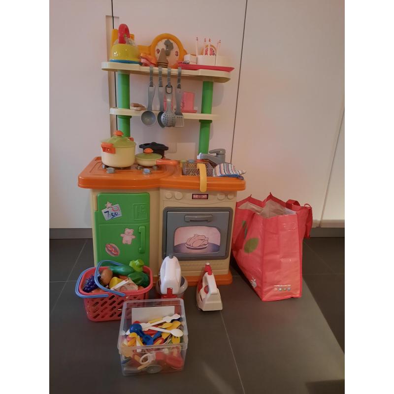 keukentje met toebehoren