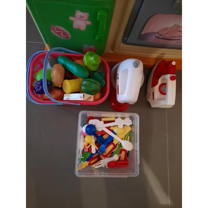 keukentje met toebehoren