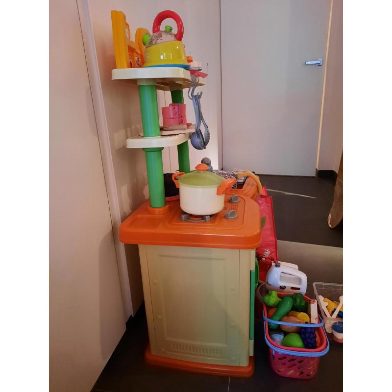 keukentje met toebehoren