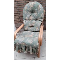 Rotantafel met glas en 4 rotan zetels