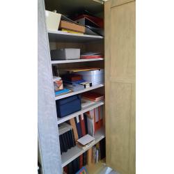 Eiken kast met houtsnijwerk