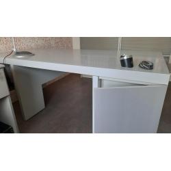Retro bureau