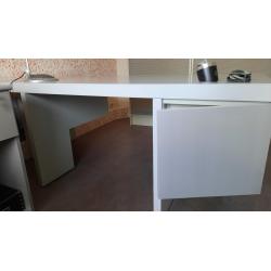 Retro bureau