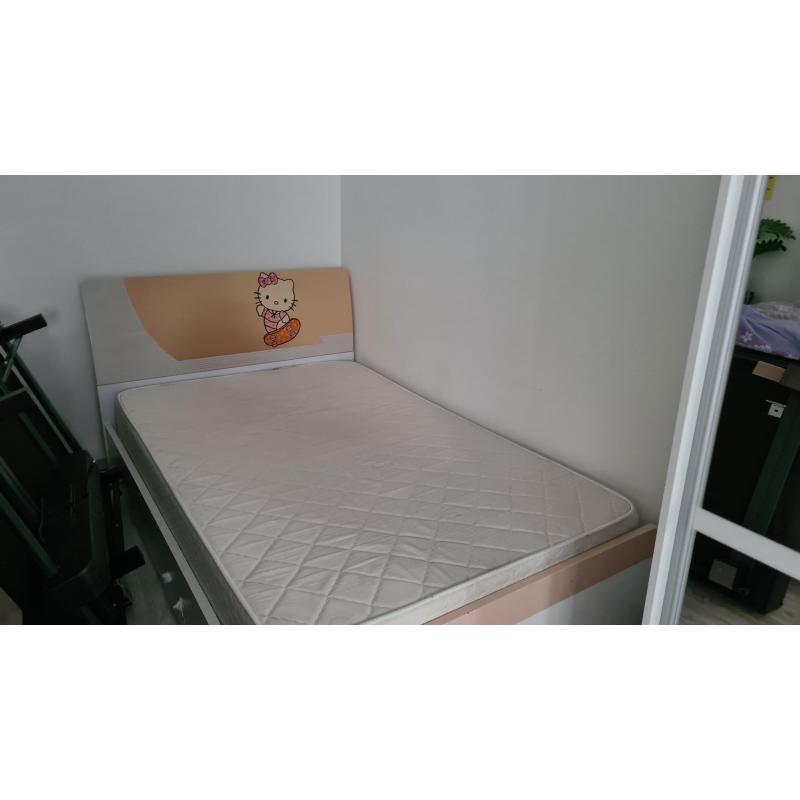 Hello Kitty bed