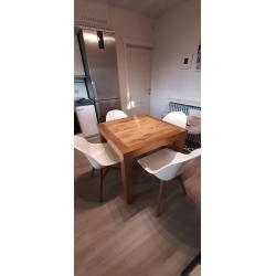 Massief eiken tafel en 4 stoelen