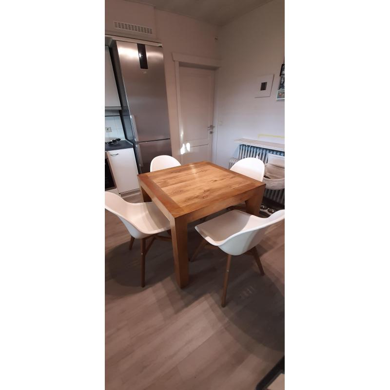 Massief eiken tafel en 4 stoelen