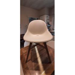 Massief eiken tafel en 4 stoelen