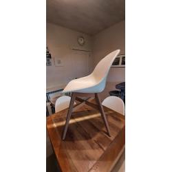 Massief eiken tafel en 4 stoelen