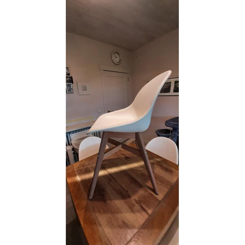 Massief eiken tafel en 4 stoelen