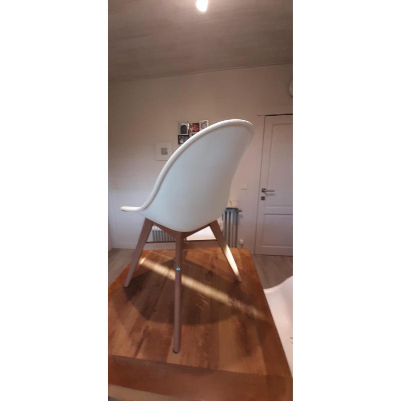 Massief eiken tafel en 4 stoelen