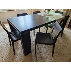 Eetttafel   6 stoelen; merk Biliani.