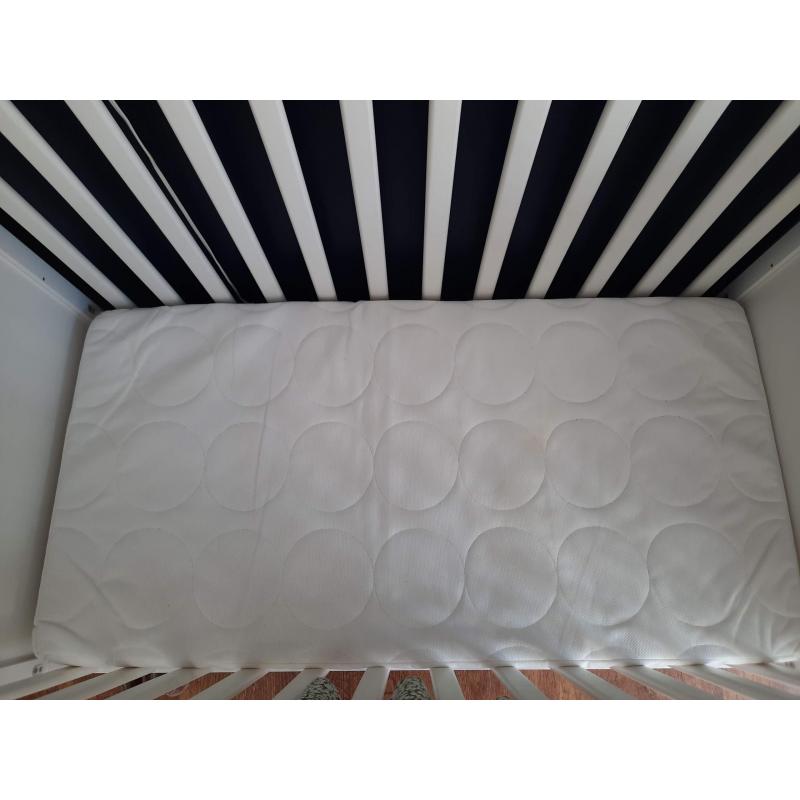 Babybedje en matras (60x120) ikea