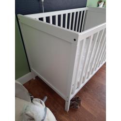 Babybedje en matras (60x120) ikea