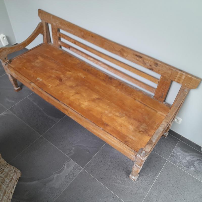 BANK UIT TEAK