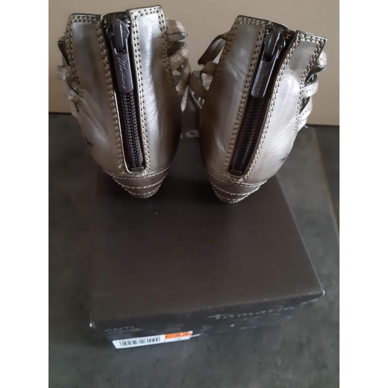 BRONSKLEURIGE SCHOENEN MAAT 38