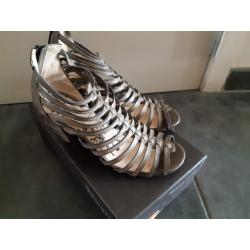 BRONSKLEURIGE SCHOENEN MAAT 38