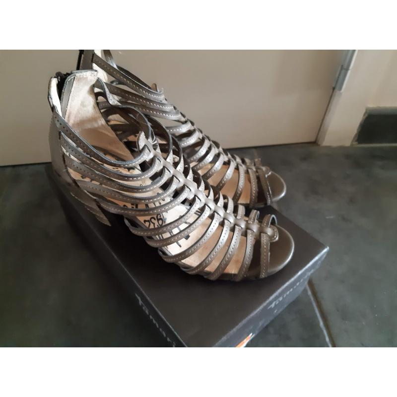 BRONSKLEURIGE SCHOENEN MAAT 38