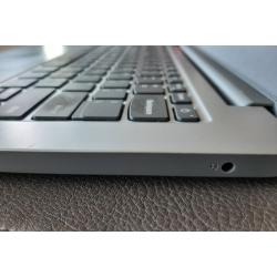 Lenovo laptop met QWERTY-toetsenbord