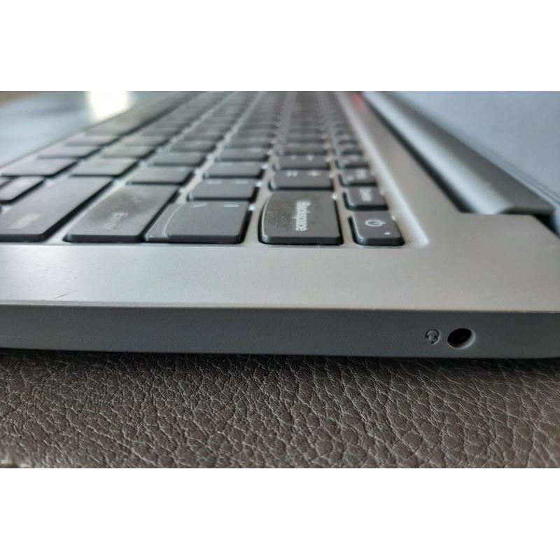 Lenovo laptop met QWERTY-toetsenbord