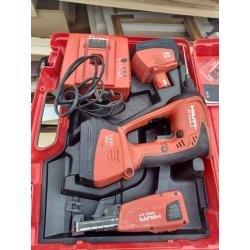 schroefmachine Hilti met schroefmagazijn