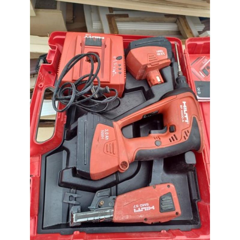 schroefmachine Hilti met schroefmagazijn