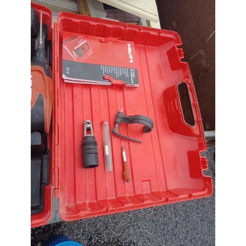 schroefmachine Hilti met schroefmagazijn