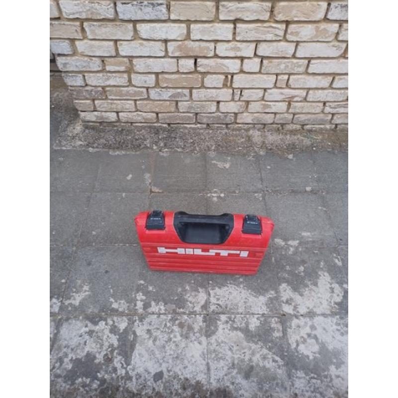 schroefmachine Hilti met schroefmagazijn