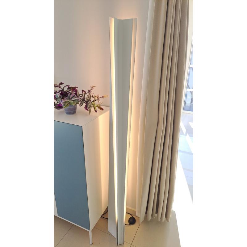 staande lamp ICONE design wit LED dimbaar