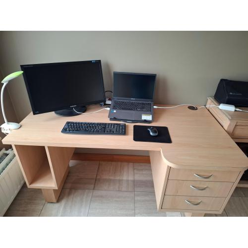 Degelijk bureau