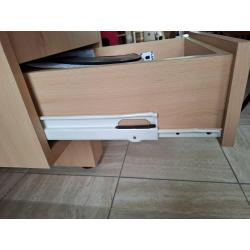 Degelijk bureau