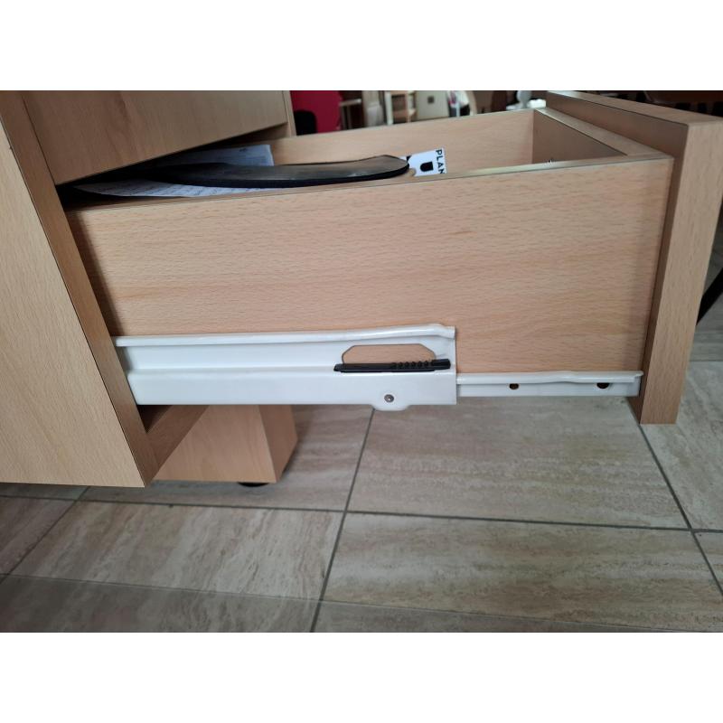 Degelijk bureau
