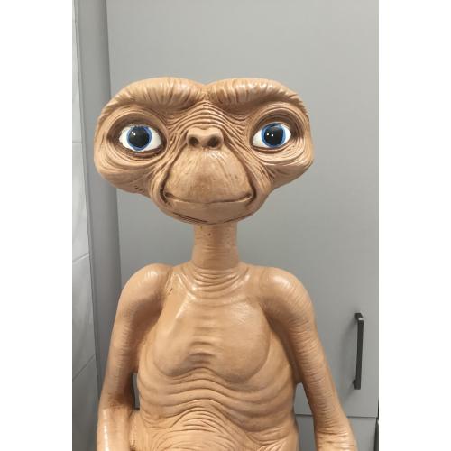 E.T. EXTRA TERRESTRIAL
