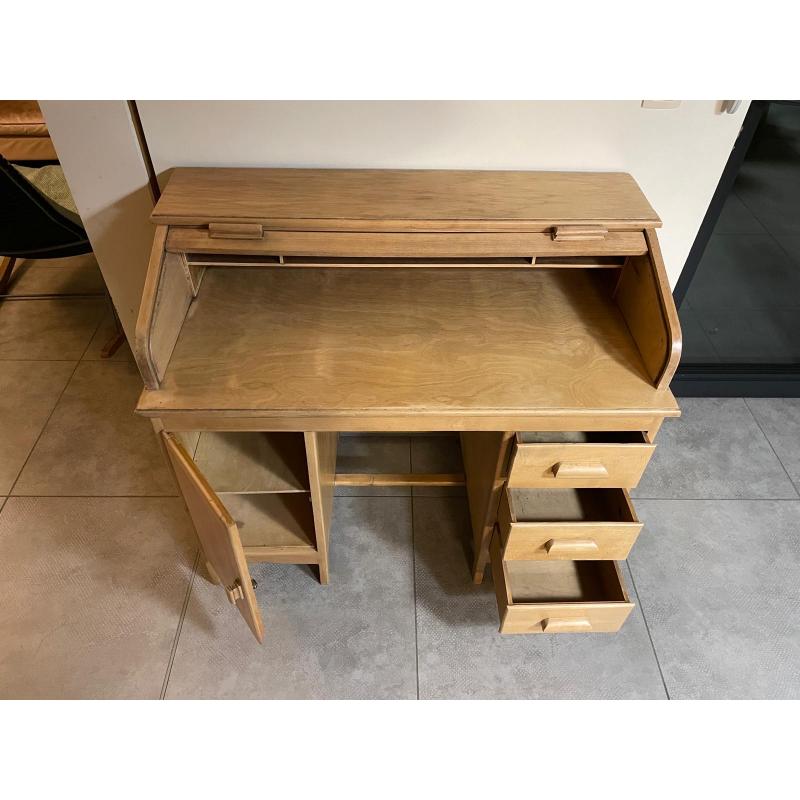 Charmante secretaire