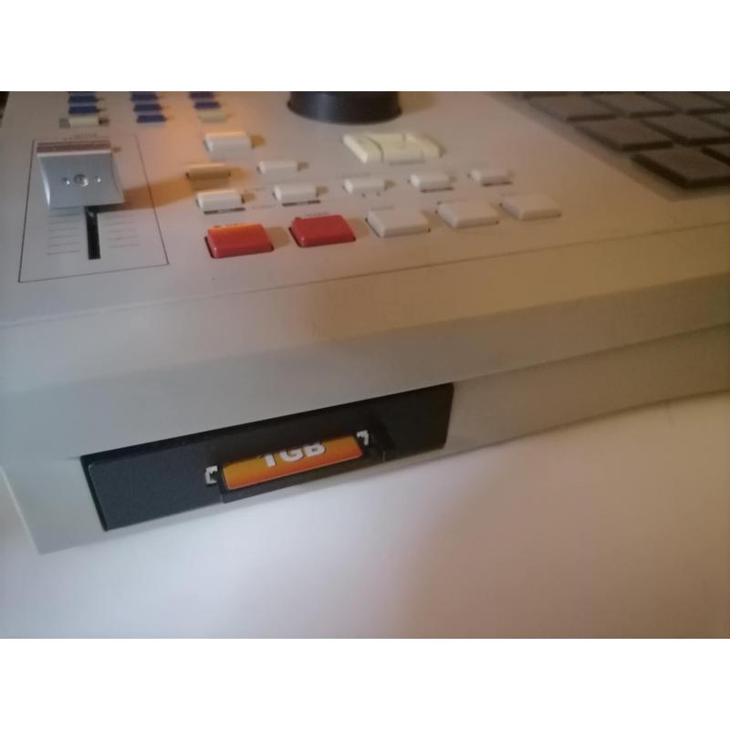 Akai MPC2000XL Sampler/Sequencer