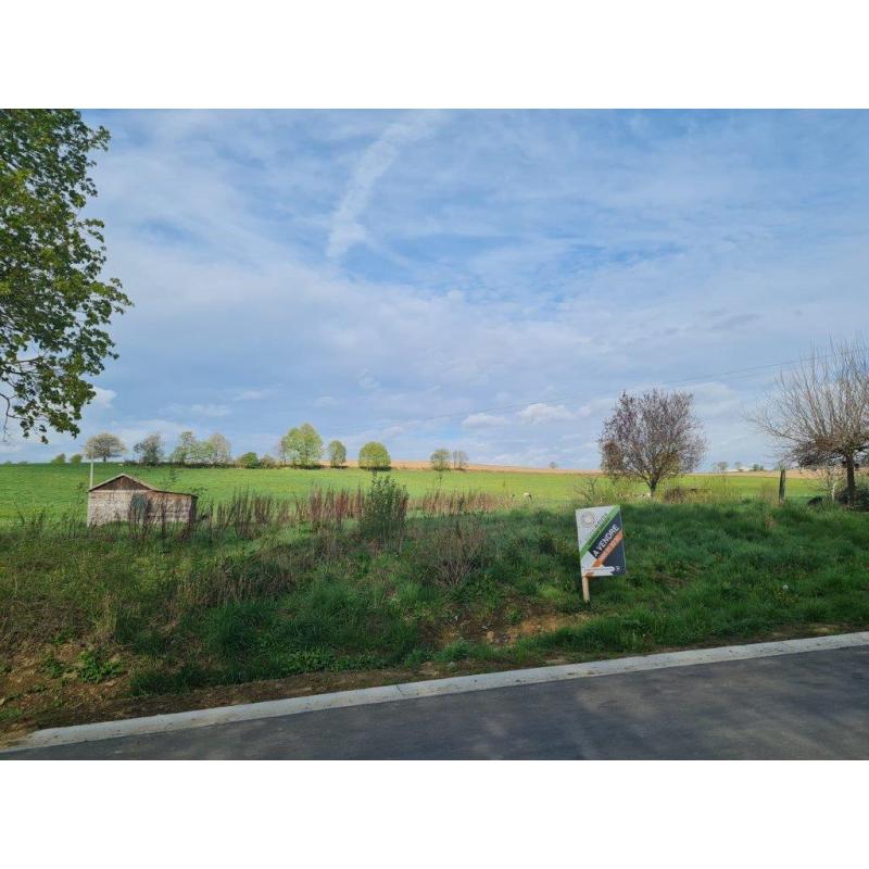 LORCY (St-Hubert) : Geheel van bouw- en landbouwgronden ( 2ha) – VAS1419B