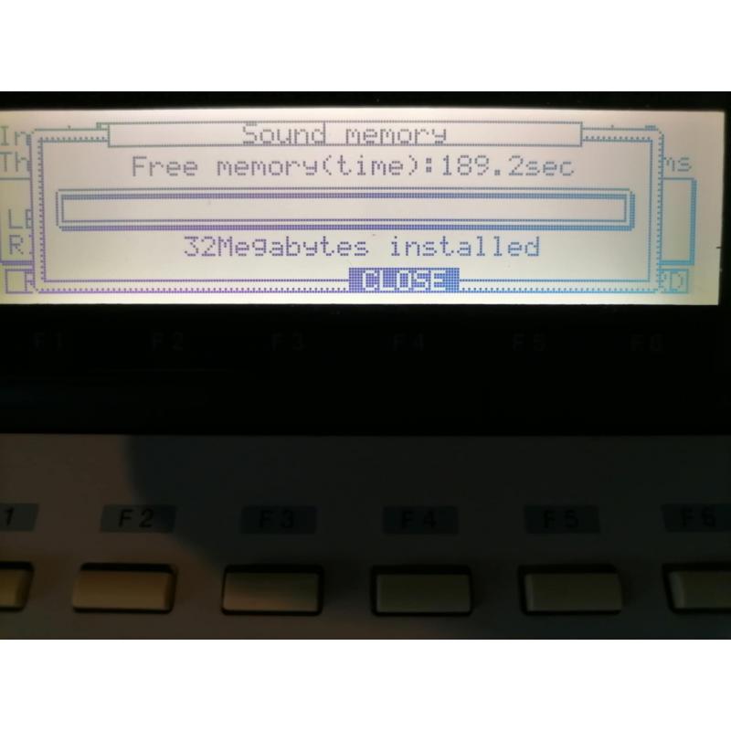 Akai MPC2000XL Sampler/Sequencer